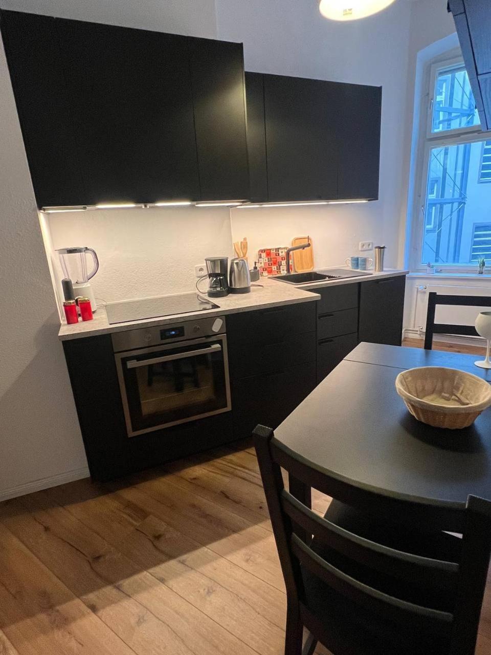 Stylish 2-Room Apartment With Balcony Next To East Side Gallery Berlino Esterno foto
