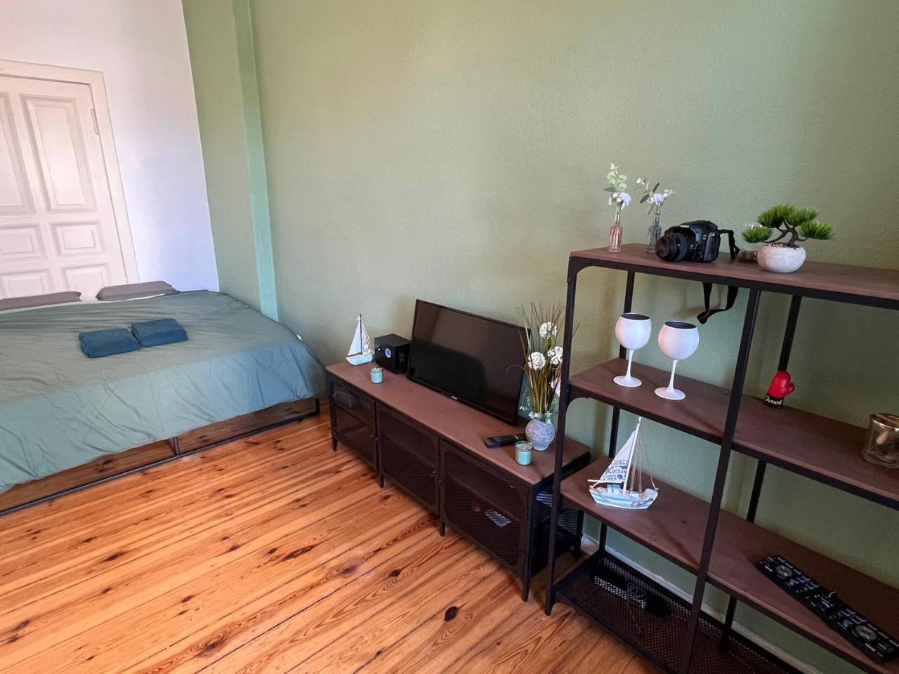 Stylish 2-Room Apartment With Balcony Next To East Side Gallery Berlino Esterno foto