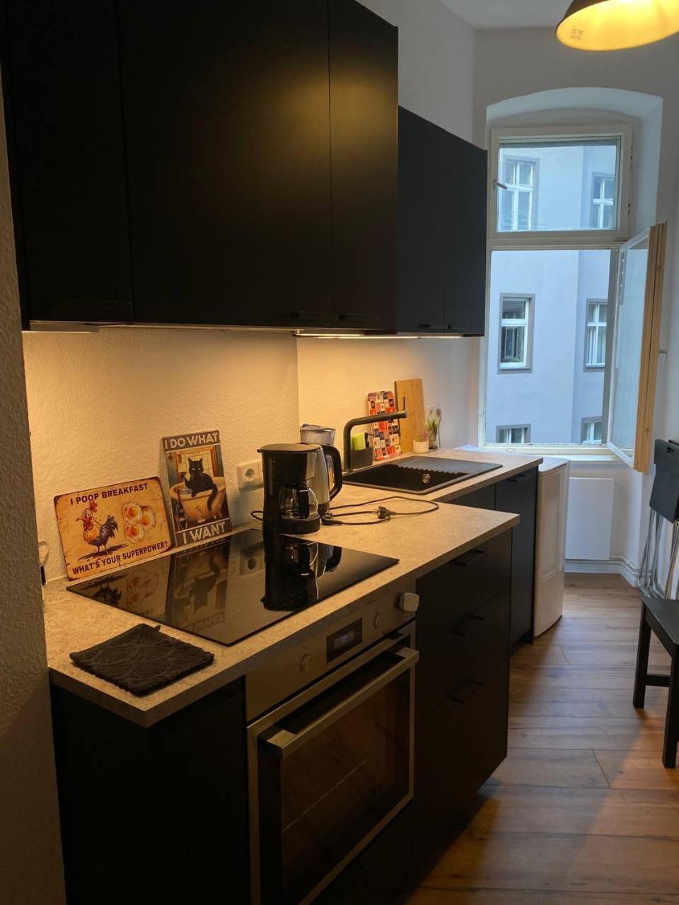 Stylish 2-Room Apartment With Balcony Next To East Side Gallery Berlino Esterno foto